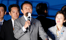 秋葉原で演説する麻生総理