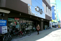 岡崎シビコの正面入口