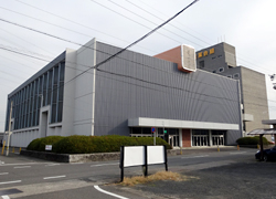 別角度で見ると建物の印象も一変